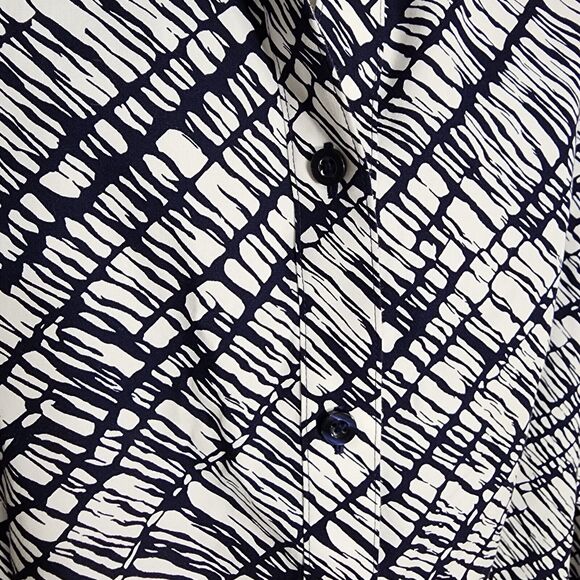 Chico's Womens Top Size 2 Large Wrinkle Resistant Button Long Sleeve 100% Cotton - Picture 6 of 12